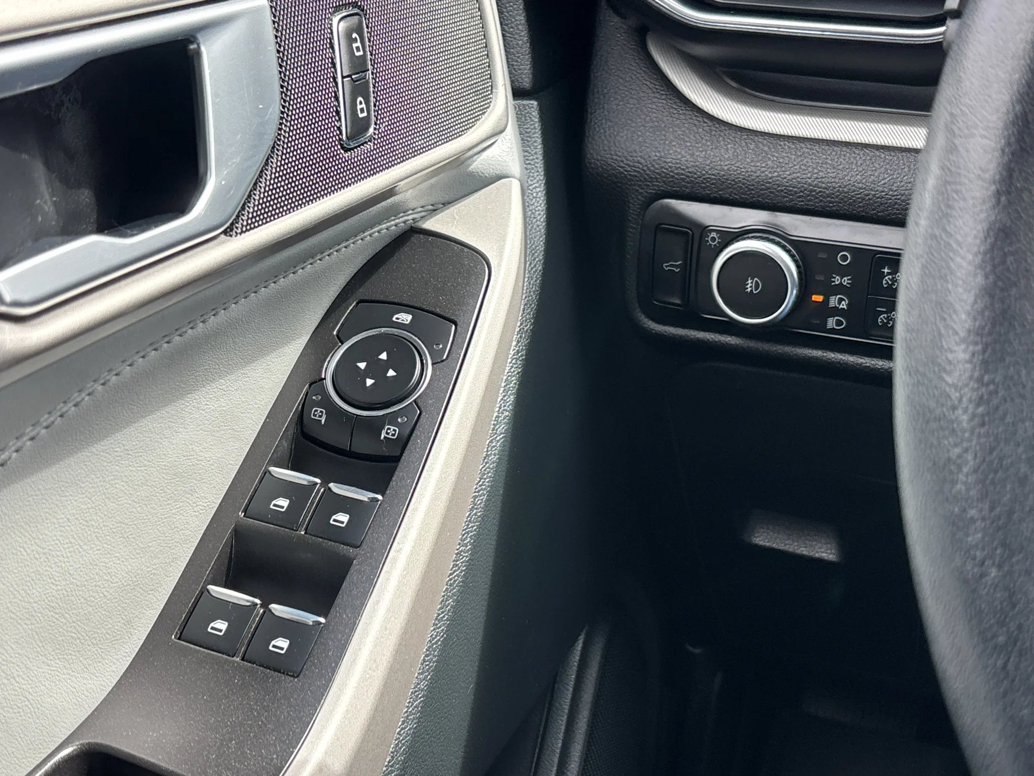 Used 2024 Carbonized Gray Metallic Ford XLT image 15