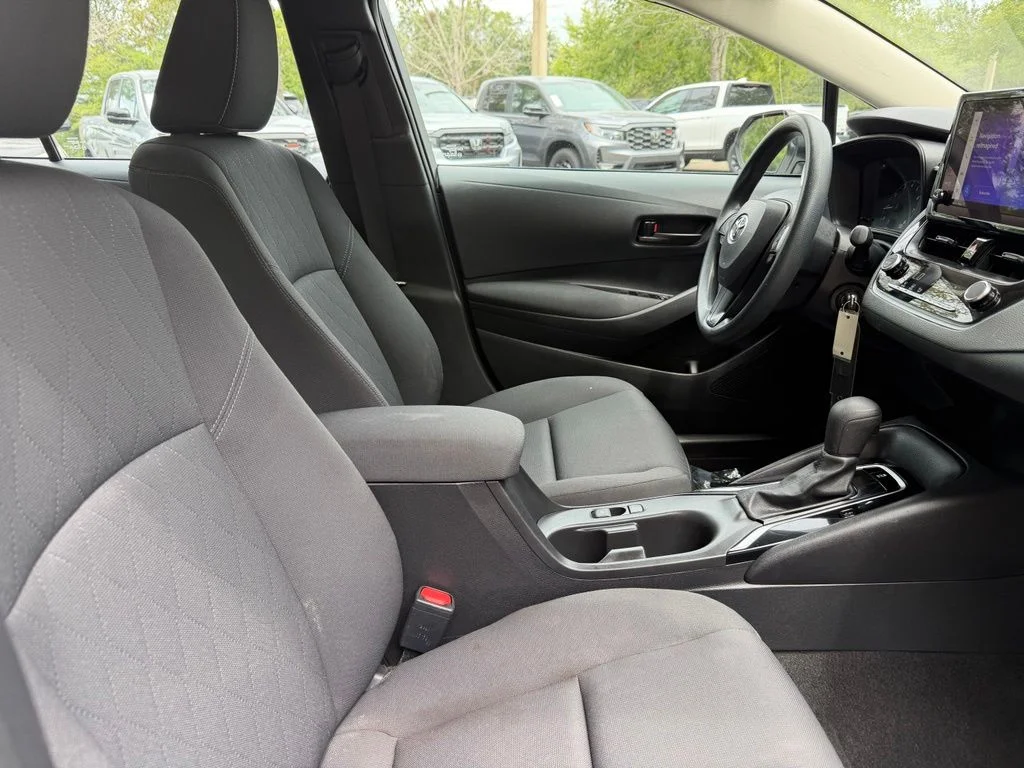Used 2024 Ice Toyota LE image 9