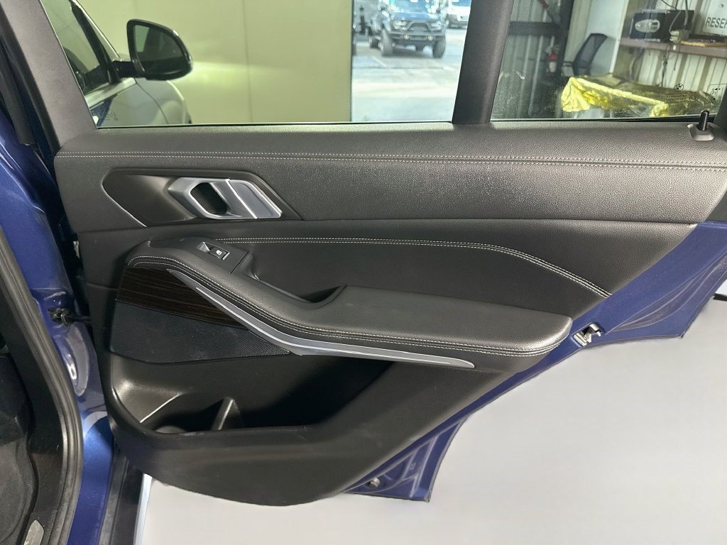 Used 2020 Phytonic Blue Metallic BMW sDrive40i image 24