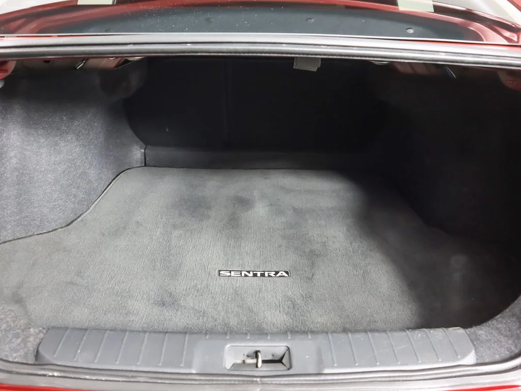 Used 2022 Scarlet Nissan SV image 17