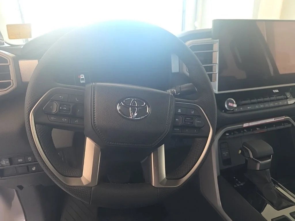 New 2026 Wind Chill Pearl <sup>1</sup> Toyota  Platinum image 12