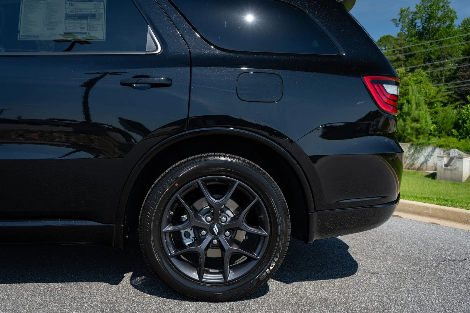 New 2026 Diamond Black Clear-Coat Exterior Paint Dodge GT Plus HEMI V8 image 6