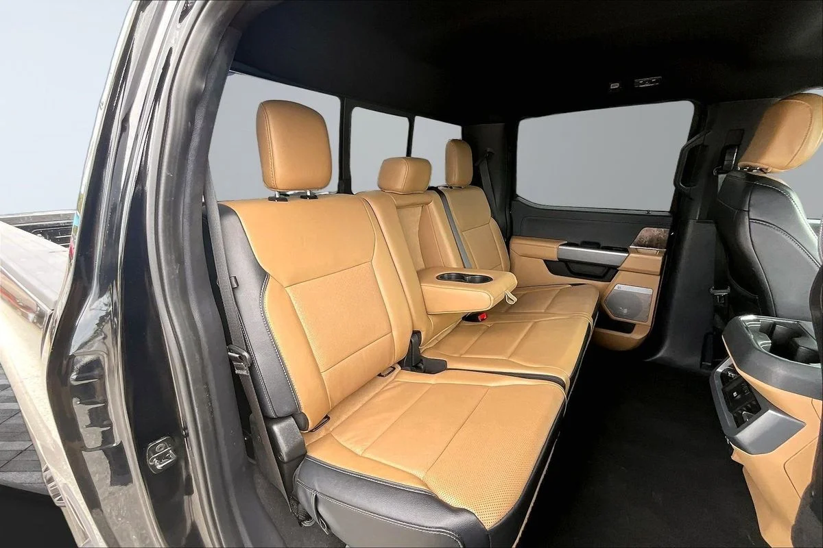 Used 2024  Ford LARIAT image 26