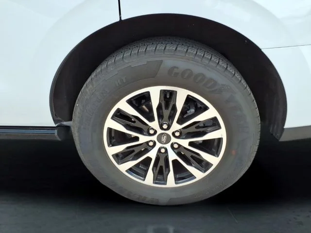 Used 2025 Silver Ford Platinum image 13