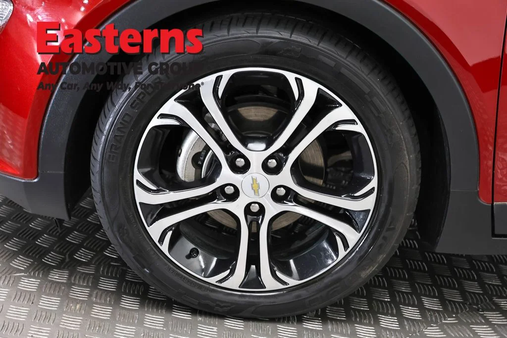 Used 2018 Red Chevrolet Premier image 33
