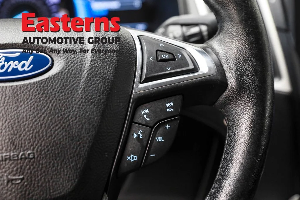 Used 2022 Black Ford SEL image 16