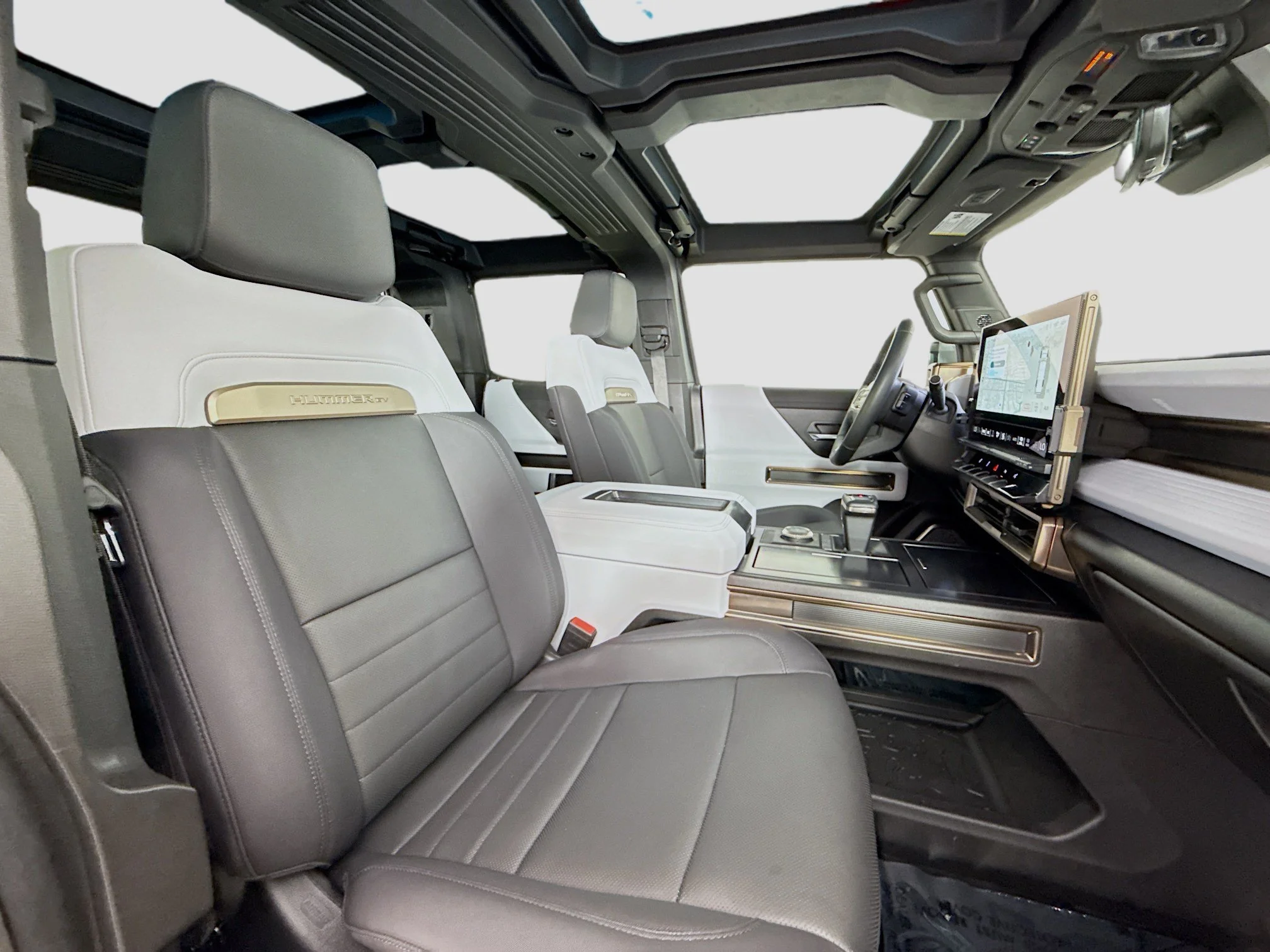 Used 2025 Meteorite Metallic (Grey) GMC 2X image 31