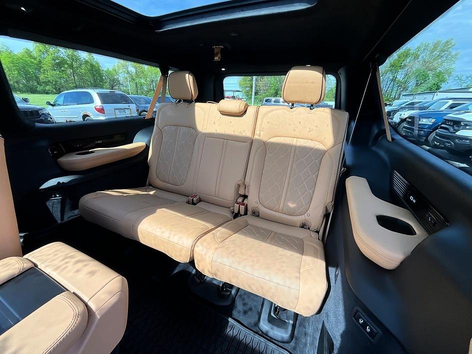 New 2026 High Gloss Black Jeep Summit Reserve image 43