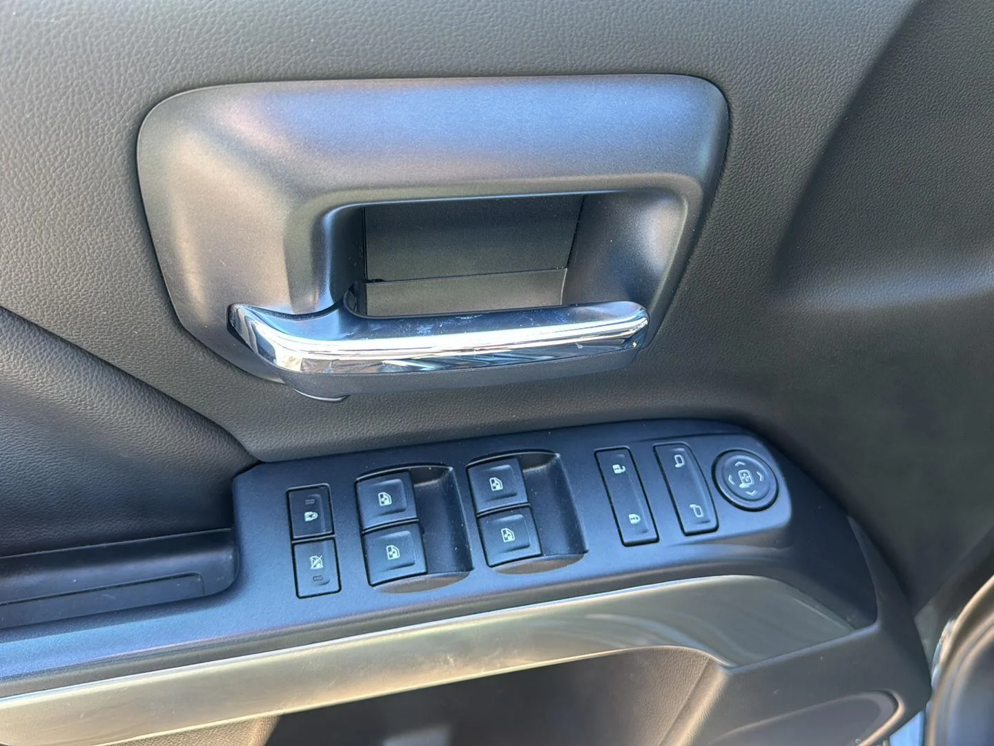 Used 2019 Graphite Metallic Chevrolet LT image 12