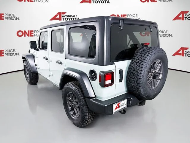Used 2024  Jeep Sport S image 5