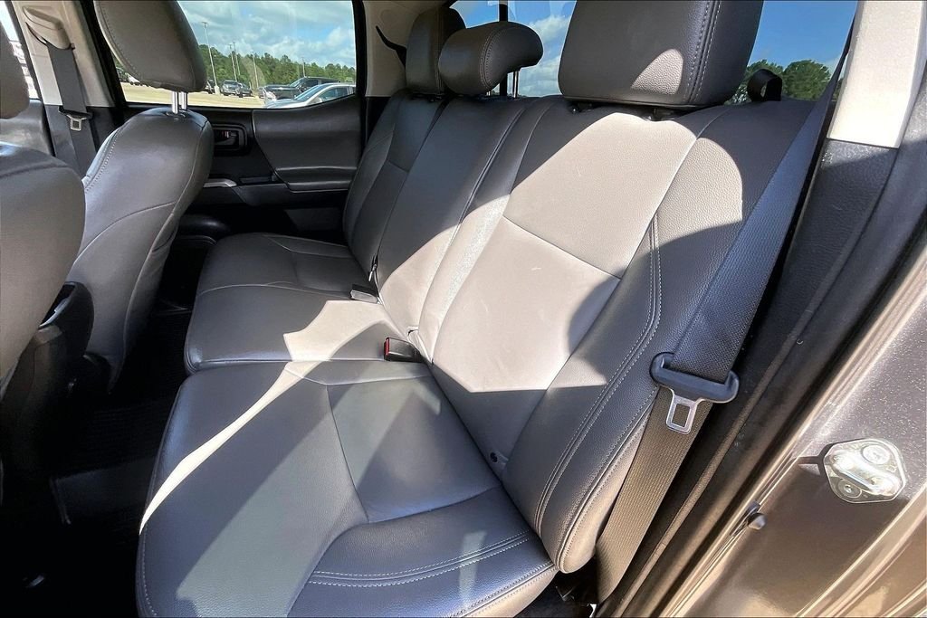 Used 2018 Gray Toyota SR5 image 25