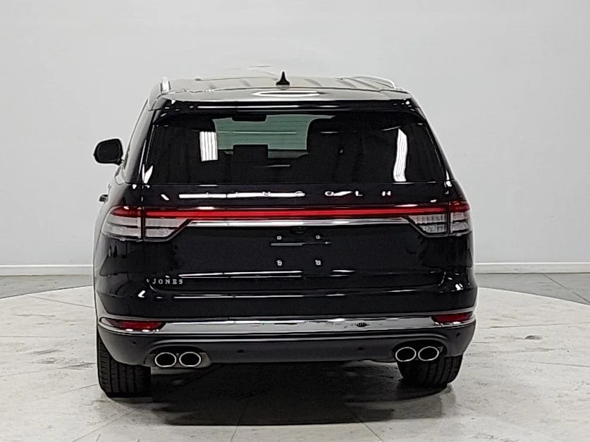 Used 2023 Black Metallic Lincoln Reserve image 6