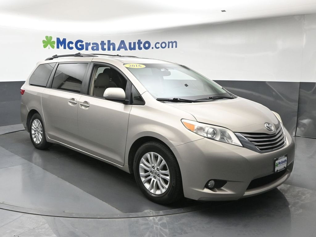 Used 2016  Toyota XLE Premium image 2