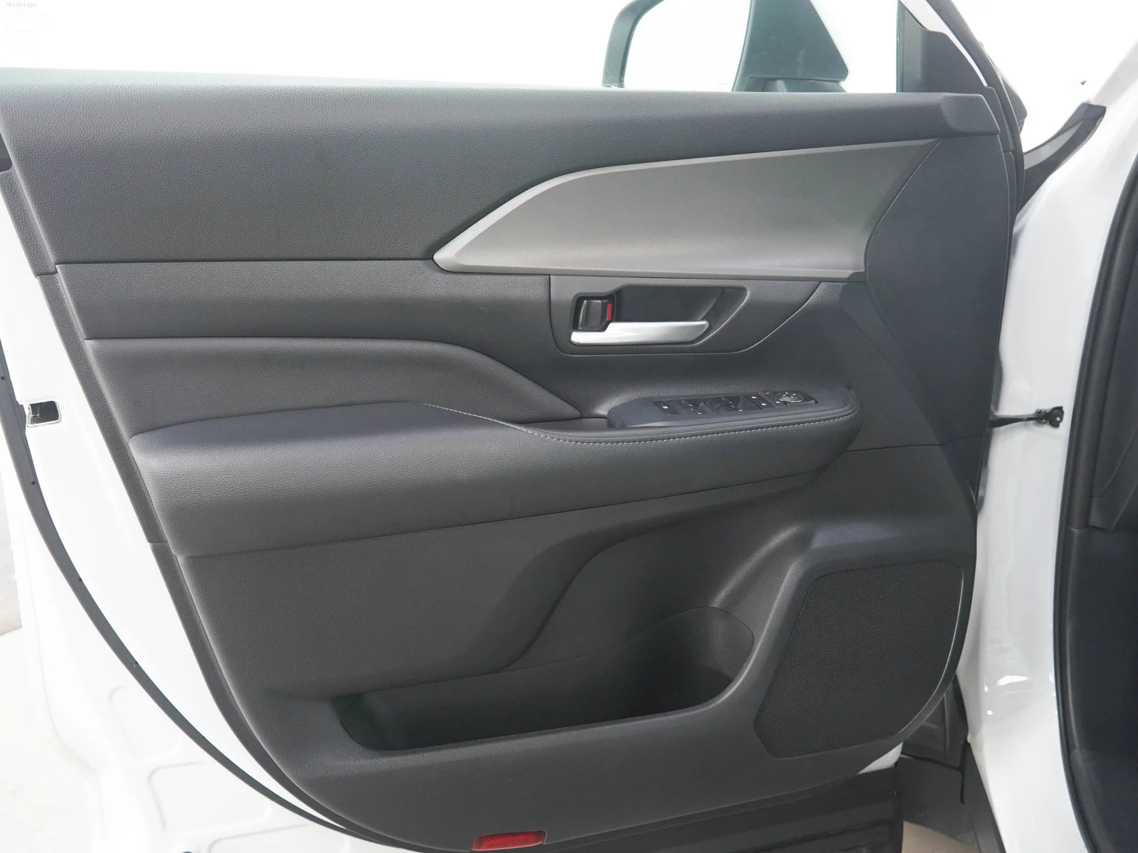Used 2025  Toyota XLE image 21