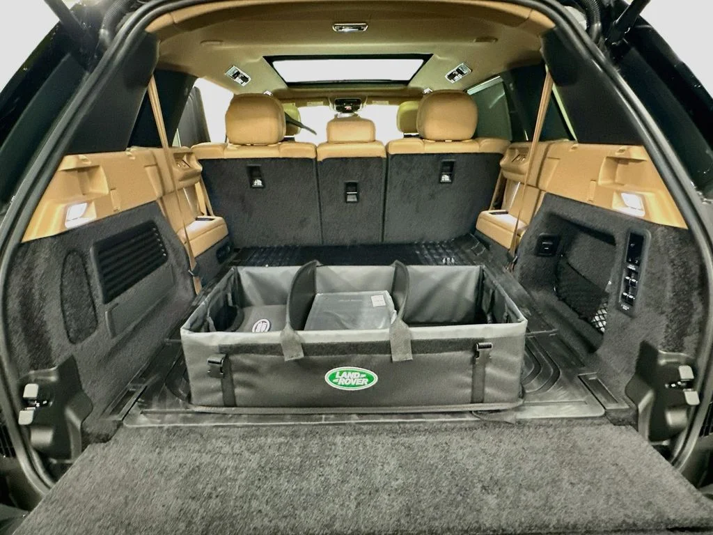 New 2026 Belgravia Green Metallic Land Rover SE image 27