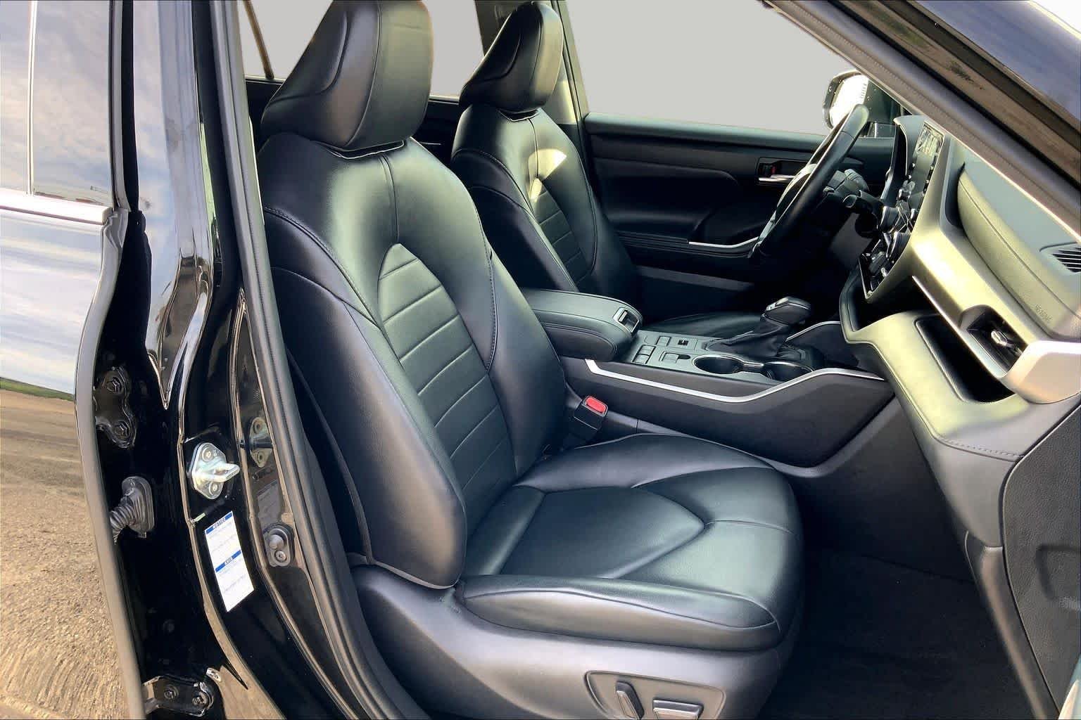 Used 2022 Midnight Black Metallic Toyota XLE image 7