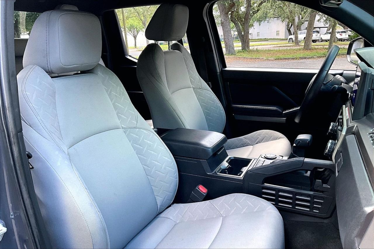 Used 2025  Toyota SR5 image 28