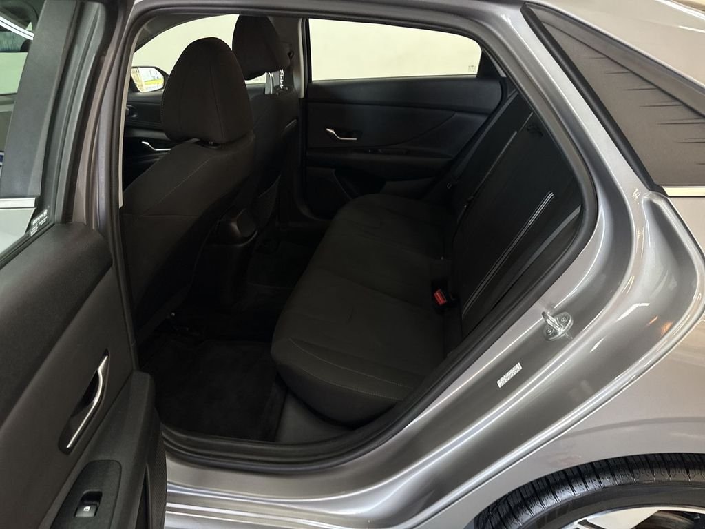 2021 Hyundai Elantra SEL - Photo 16