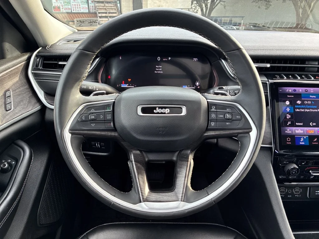 Used 2024 Silver Jeep Limited image 23