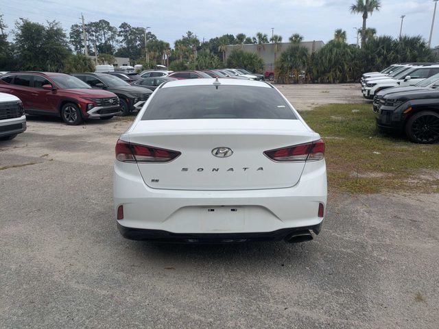 Used 2019 White Hyundai SE image 4