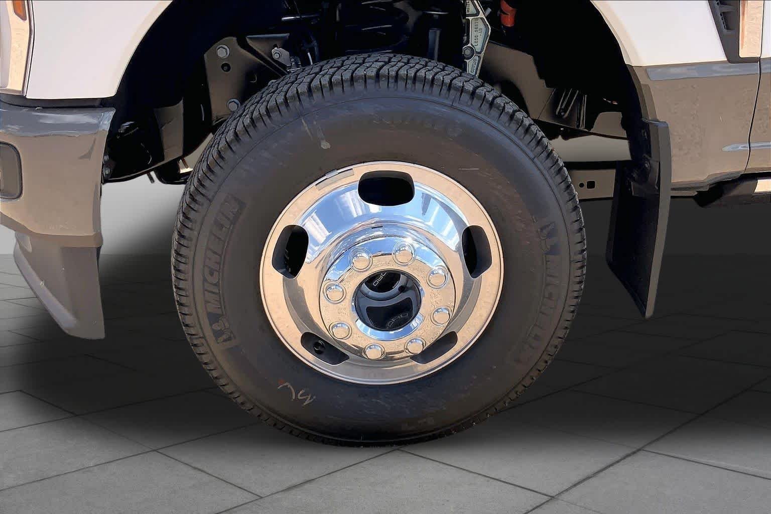 New 2026 Star White Metallic Tri-Coat Ford F-350® King Ranch® image 11