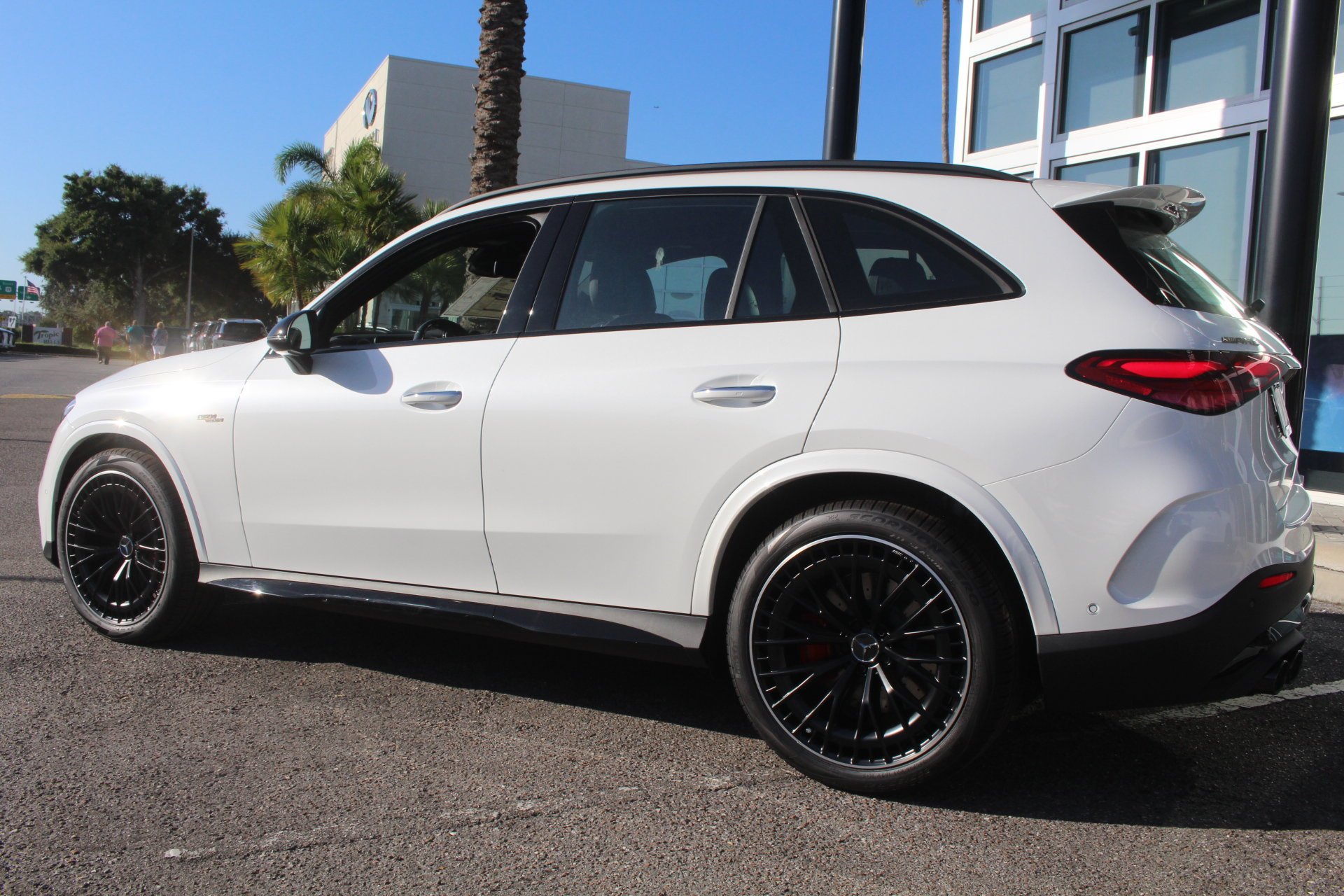 New 2026 MANUFAKTUR Moonlight White Metallic Mercedes-Benz AMG® GLC 43 image 33