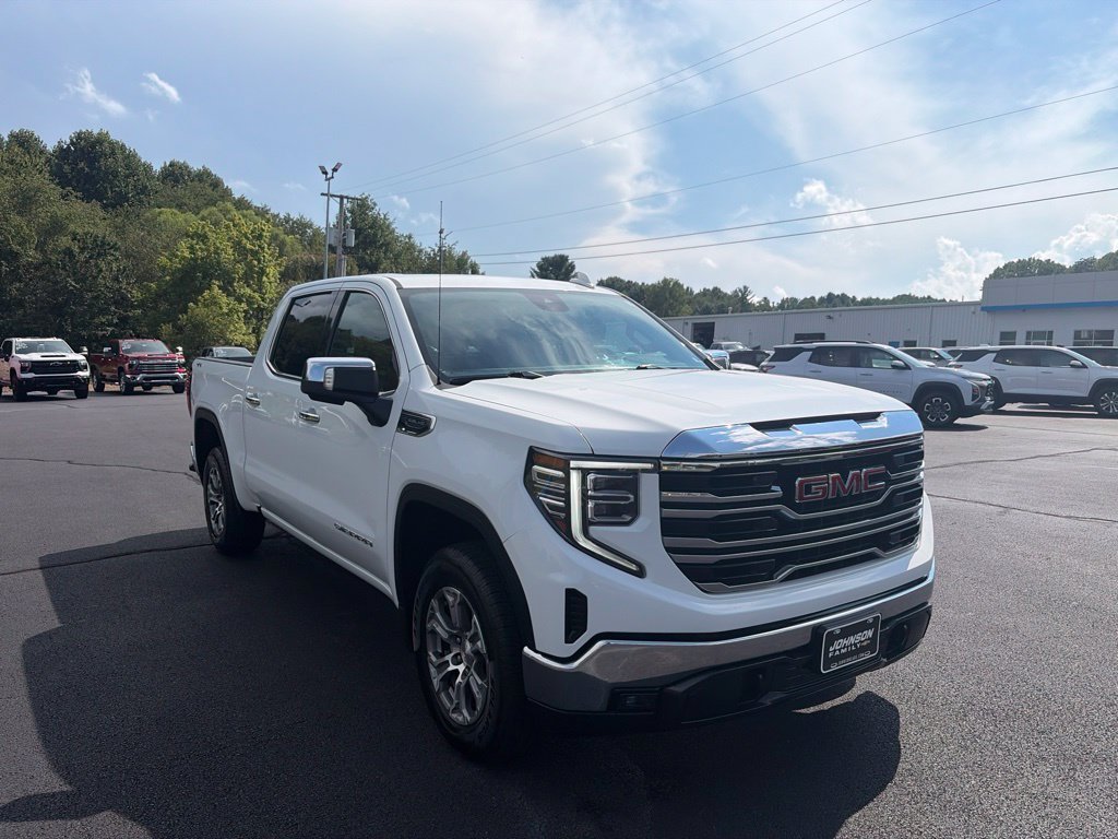 Used 2025 Summit White GMC SLT image 3