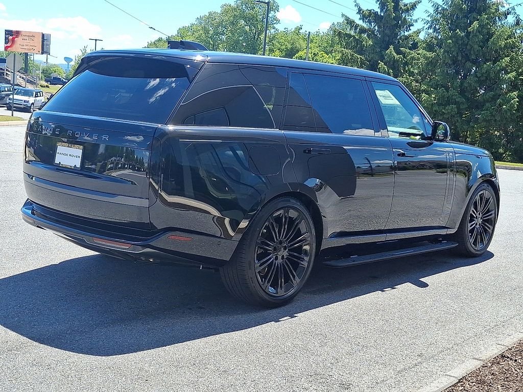 New 2026 Santorini Black Land Rover SE image 3