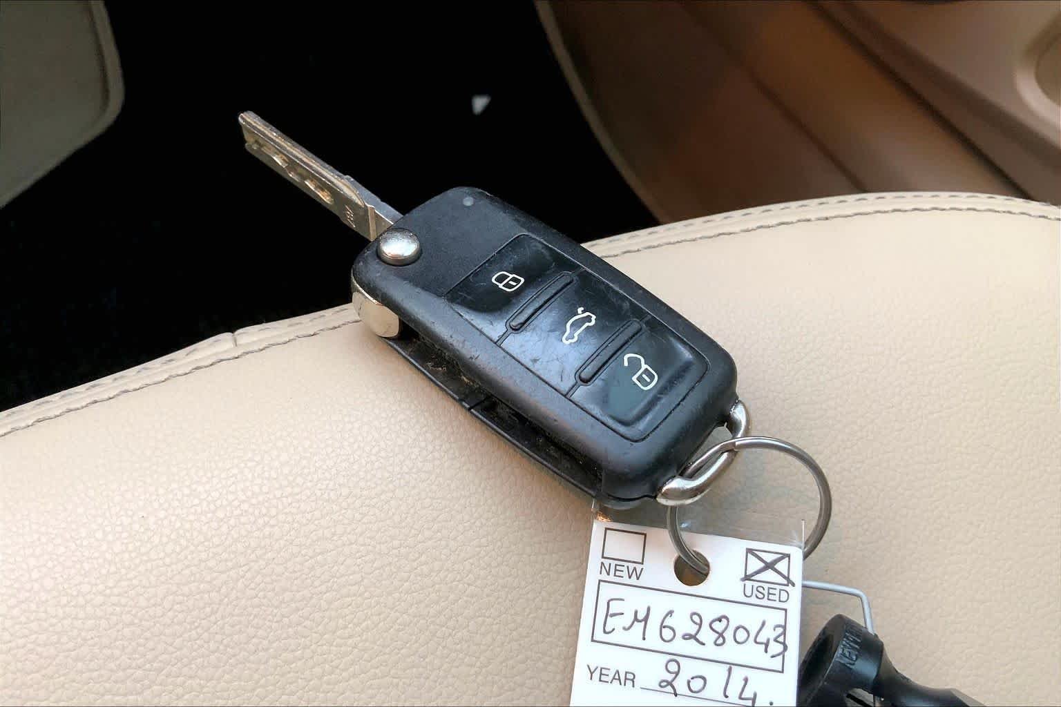 Used 2014 Candy White Volkswagen 2.5L image 12