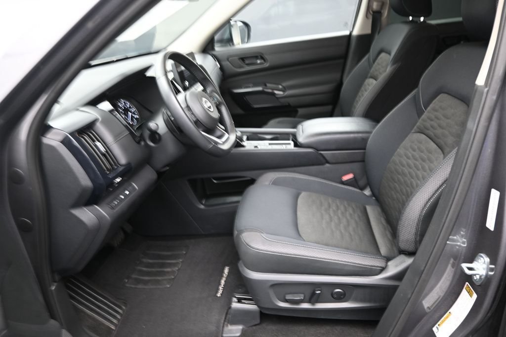 Used 2025 Gray Nissan SV image 19
