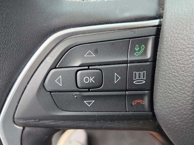 Used 2025 White Jeep Laredo image 24