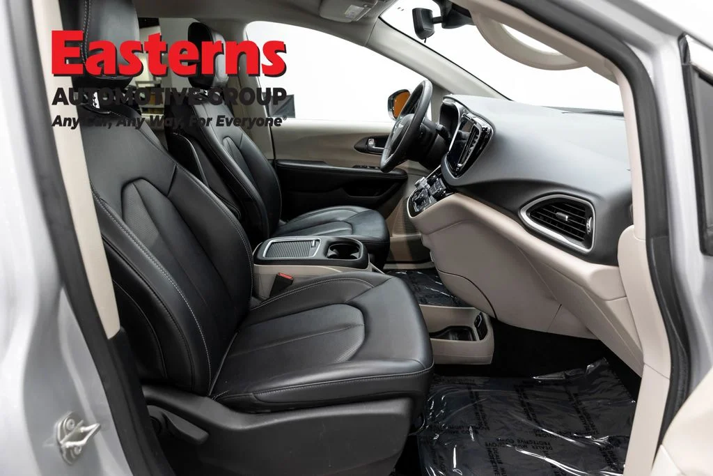 Used 2024 Silver Chrysler Touring L image 24