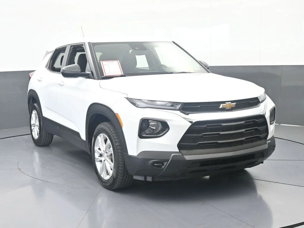Used 2023 Summit White Chevrolet LS image 8