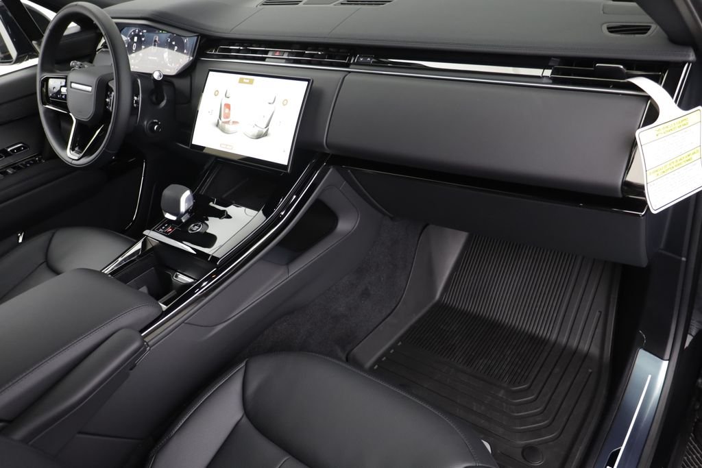 New 2026 Santorini Black LAND ROVER Dynamic SE image 21
