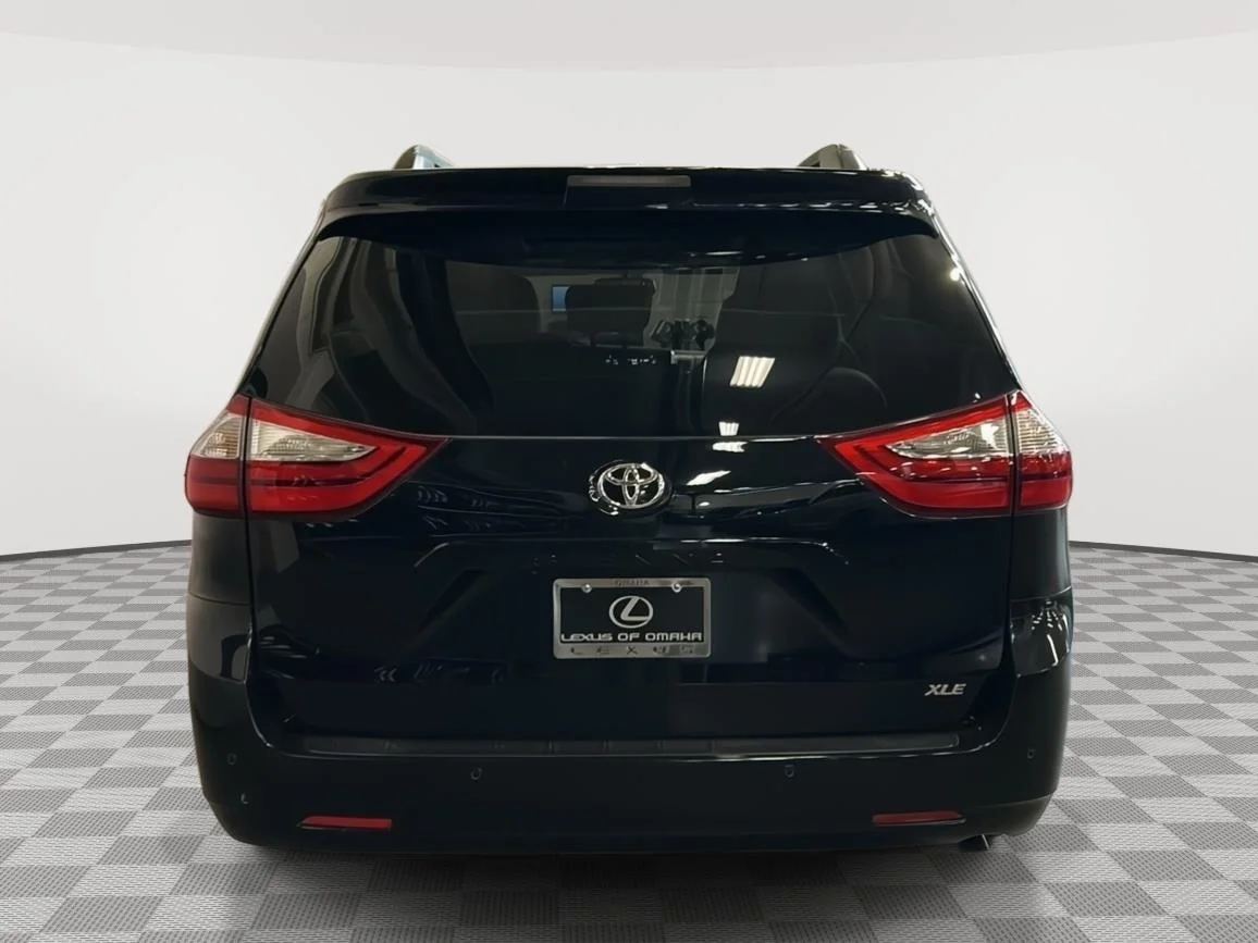 Used 2017 Midnight Black Metallic Toyota XLE Premium image 24