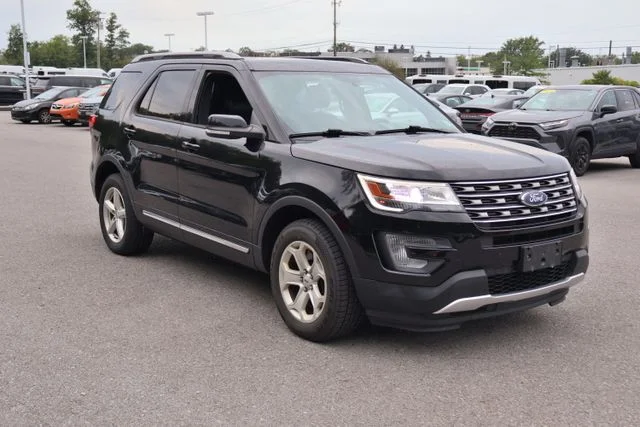 Used 2017 Black Ford XLT image 9
