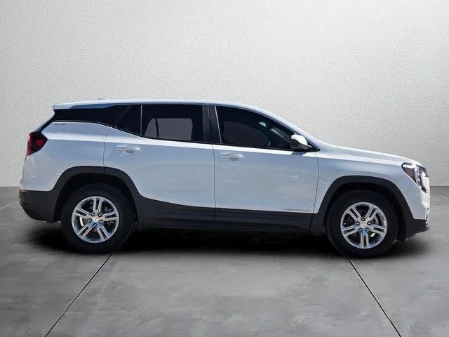 Used 2023 White GMC SLE image 5