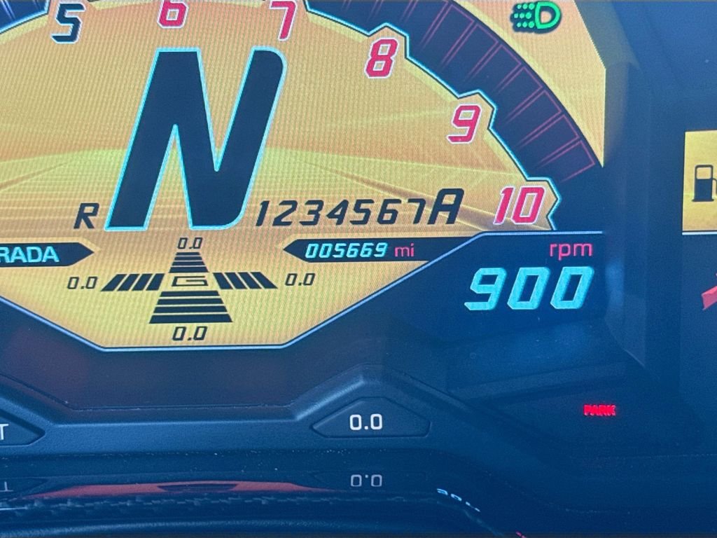 Used 2017  Lamborghini  image 12