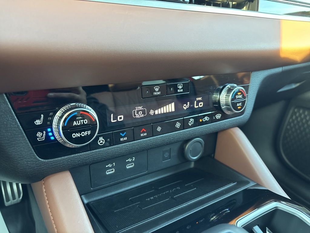 Used 2025  Mitsubishi SEL image 40