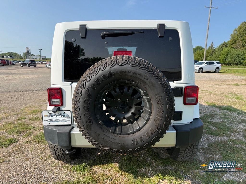 Used 2015 White Jeep Unlimited Sahara image 4