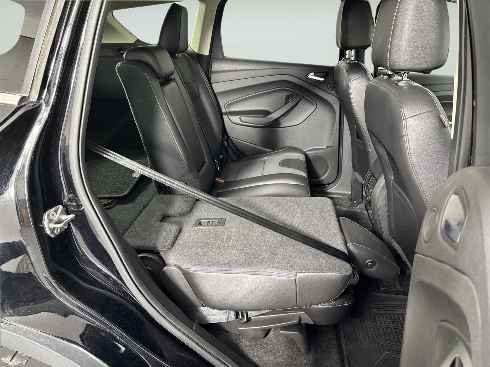 Used 2016 Shadow Black Ford SE image 19