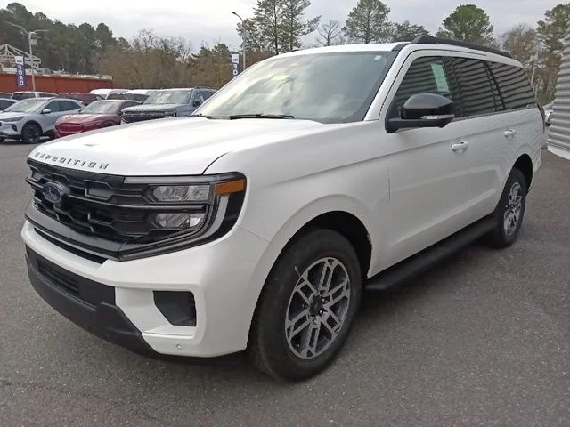 New 2025 Star White Metallic Tri-Coat Ford Active image 7