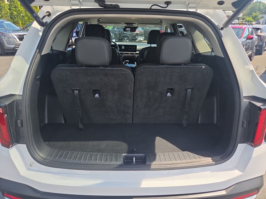 Used 2025 White Kia X-Line EX image 25