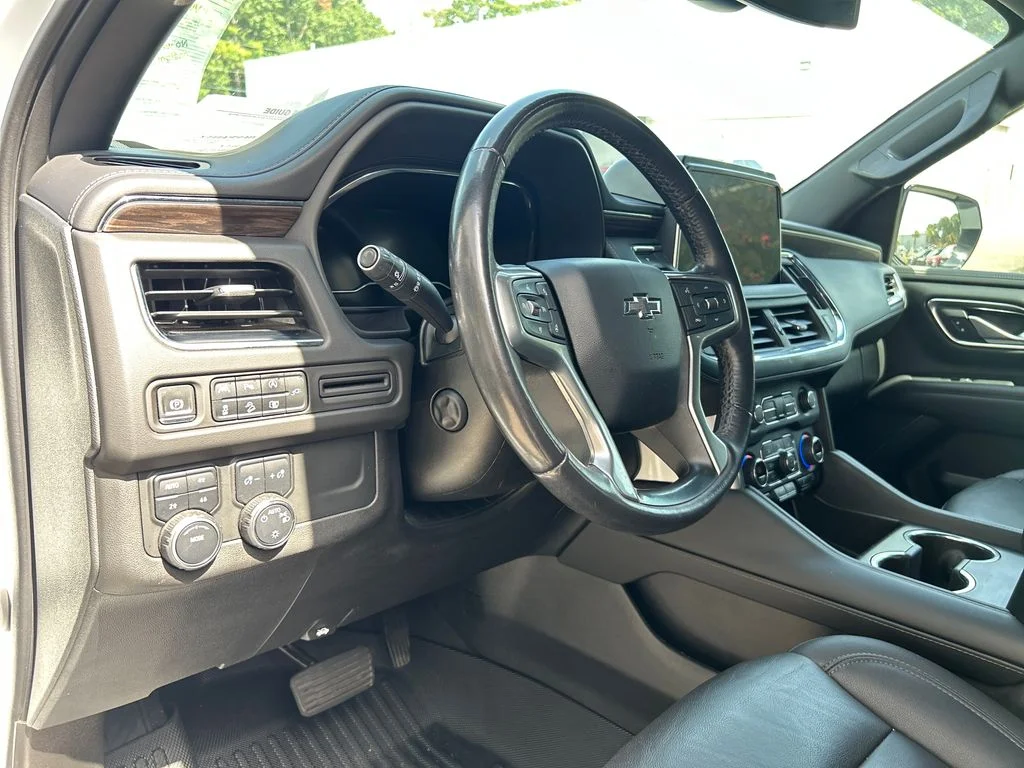 Used 2022 White Chevrolet Z71 image 10