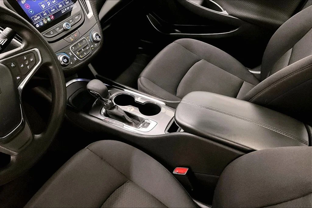 Used 2023 White Chevrolet LT image 18