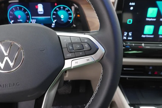 New 2026 Deep Black Pearl Volkswagen 2.0T SE w/Technology image 28