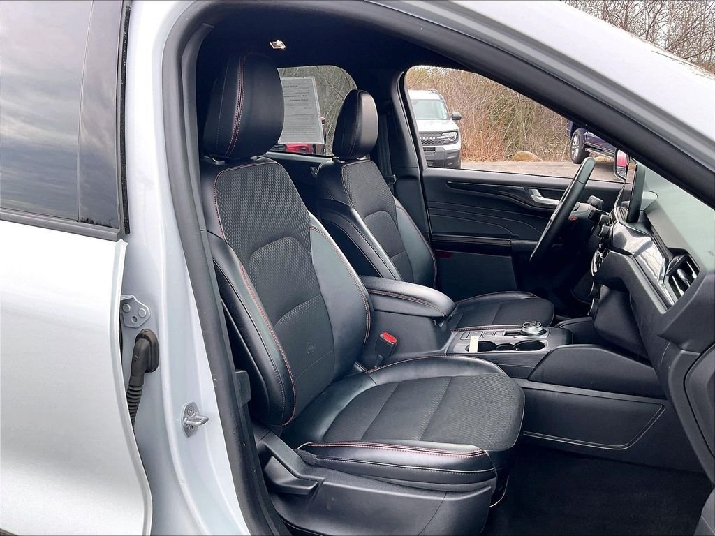 Used 2025 Silver Metallic Ford ST-Line Select image 10