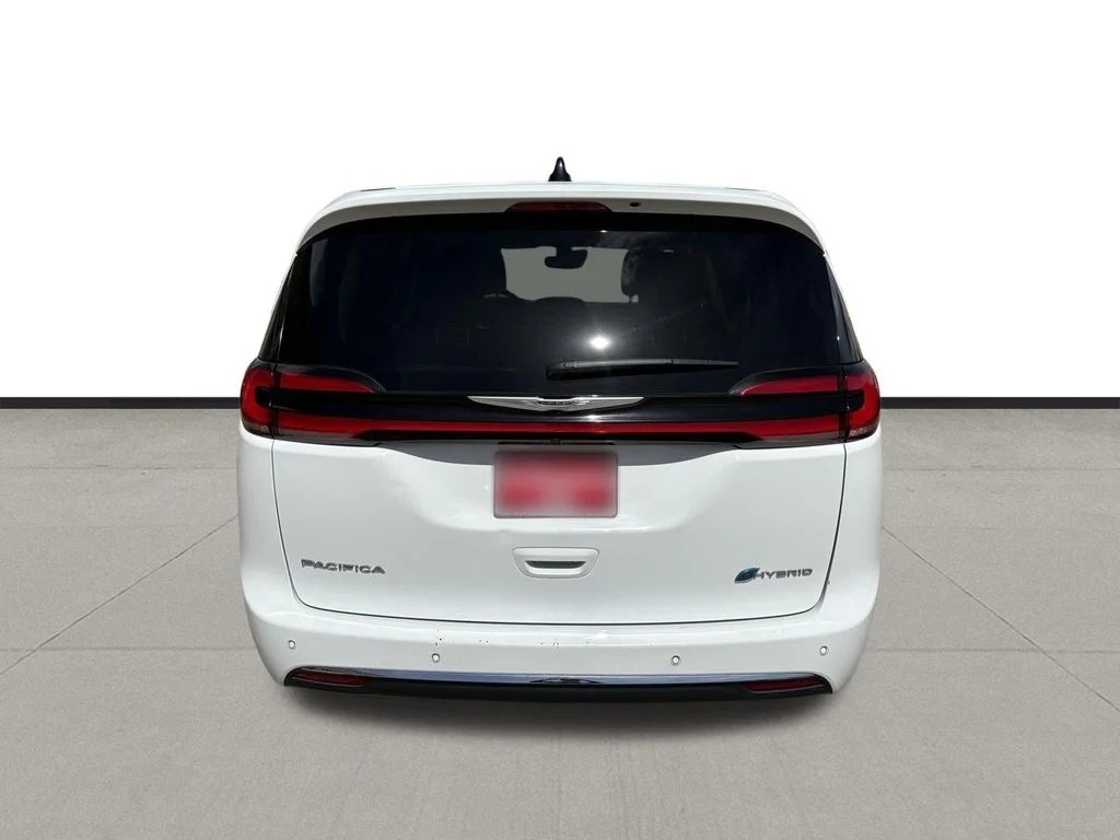 Used 2024 Bright White Clearcoat Chrysler Select image 6