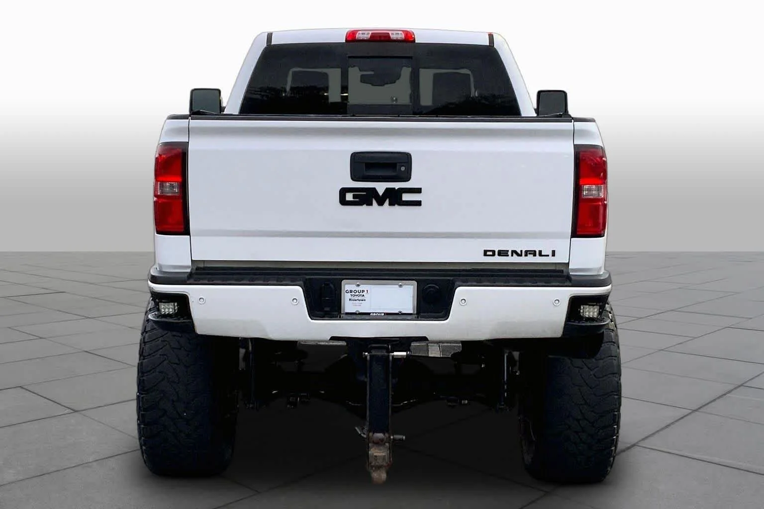 Used 2016 Summit White GMC Denali image 5