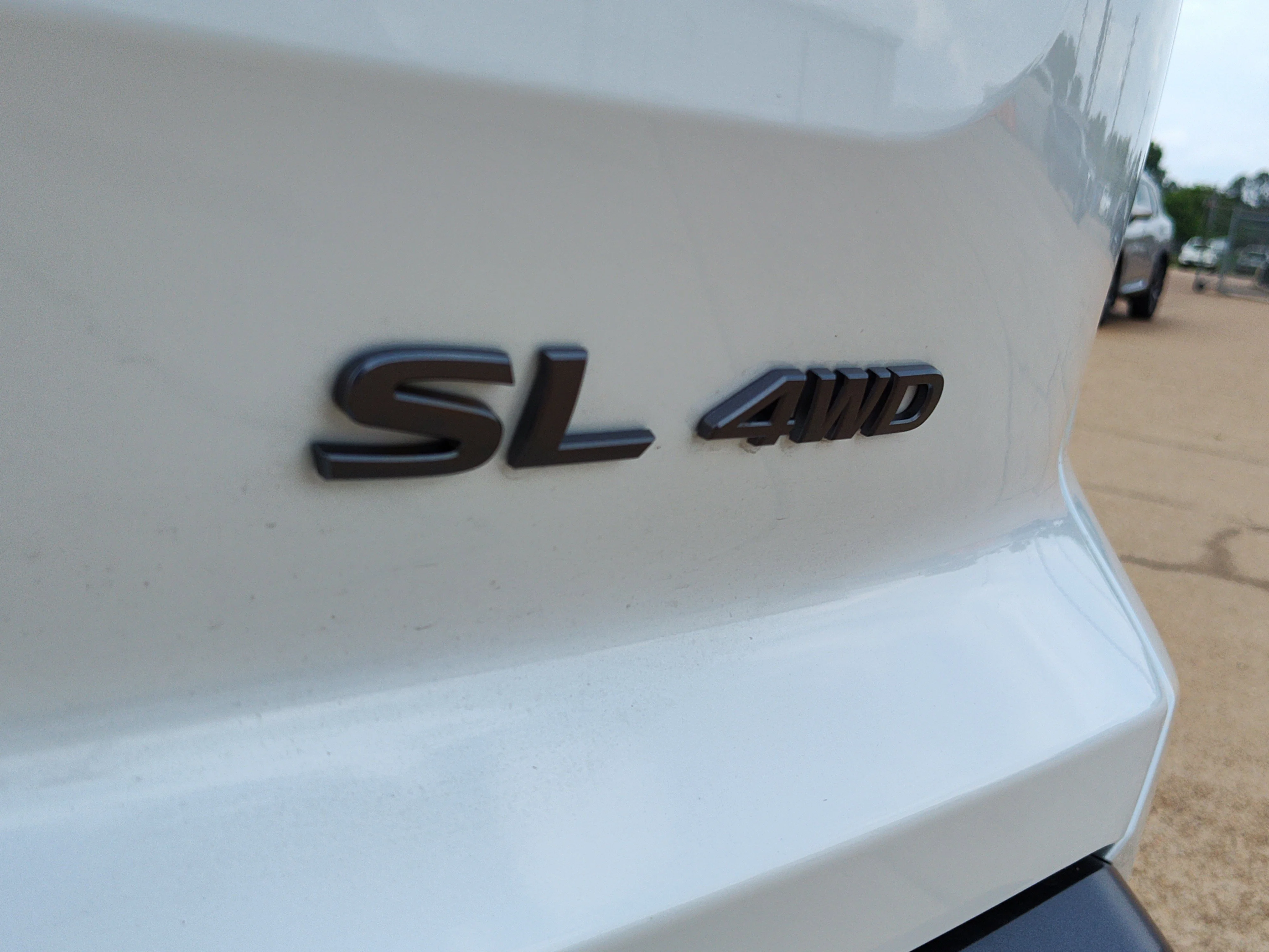 New 2026 Everest White Pearl TriCoat Nissan SL image 4